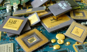 Lấy vàng từ những con Chip máy tính và điện thoại di động